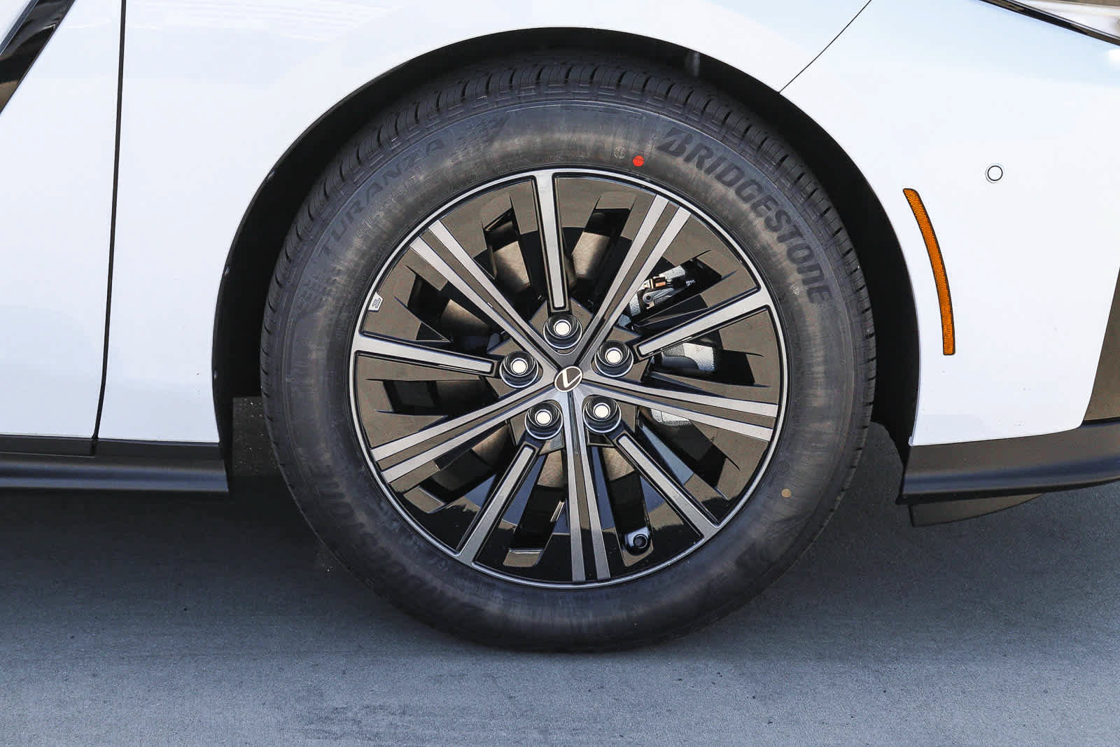 New 2026 Lexus ES 350h FWD image 9