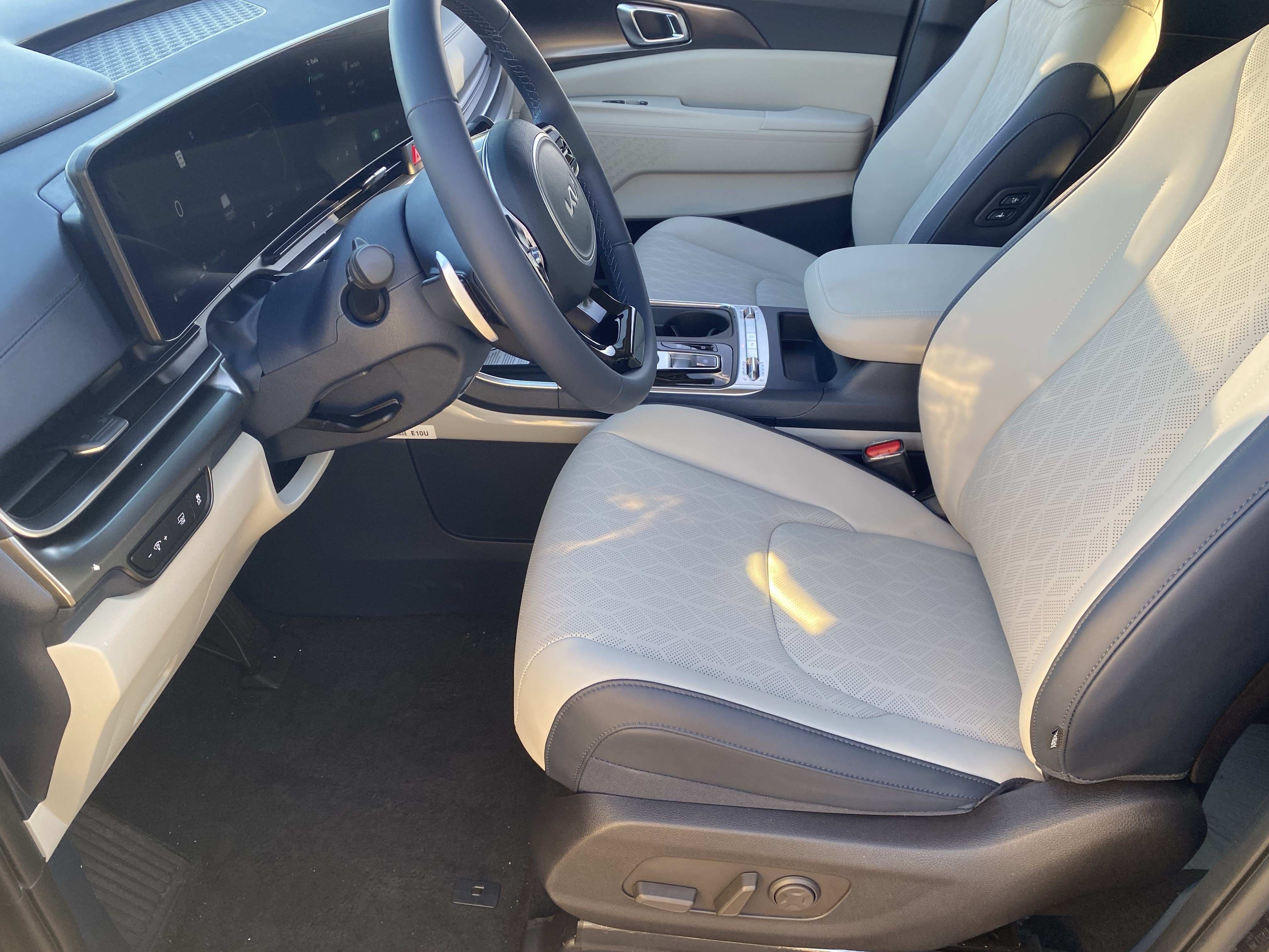 New 2026 Kia Carnival SX w/ SX Dark Edition Package FWD image 17