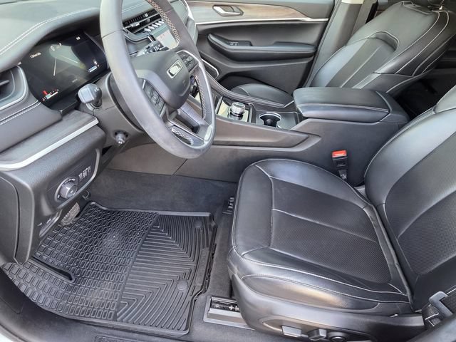 Used 2024 Jeep Grand Cherokee Limited w/ Luxury Tech Group II RWD image 6