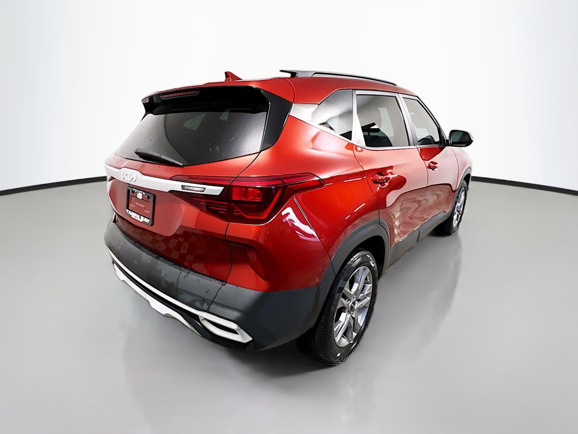 Used 2023 Kia Seltos S w/ Navigation Package FWD image 4