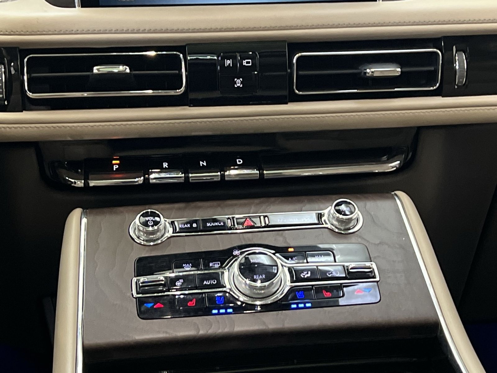 Used 2023 Lincoln Aviator Reserve w/ Equipment Group 201A AWD/4WD image 20