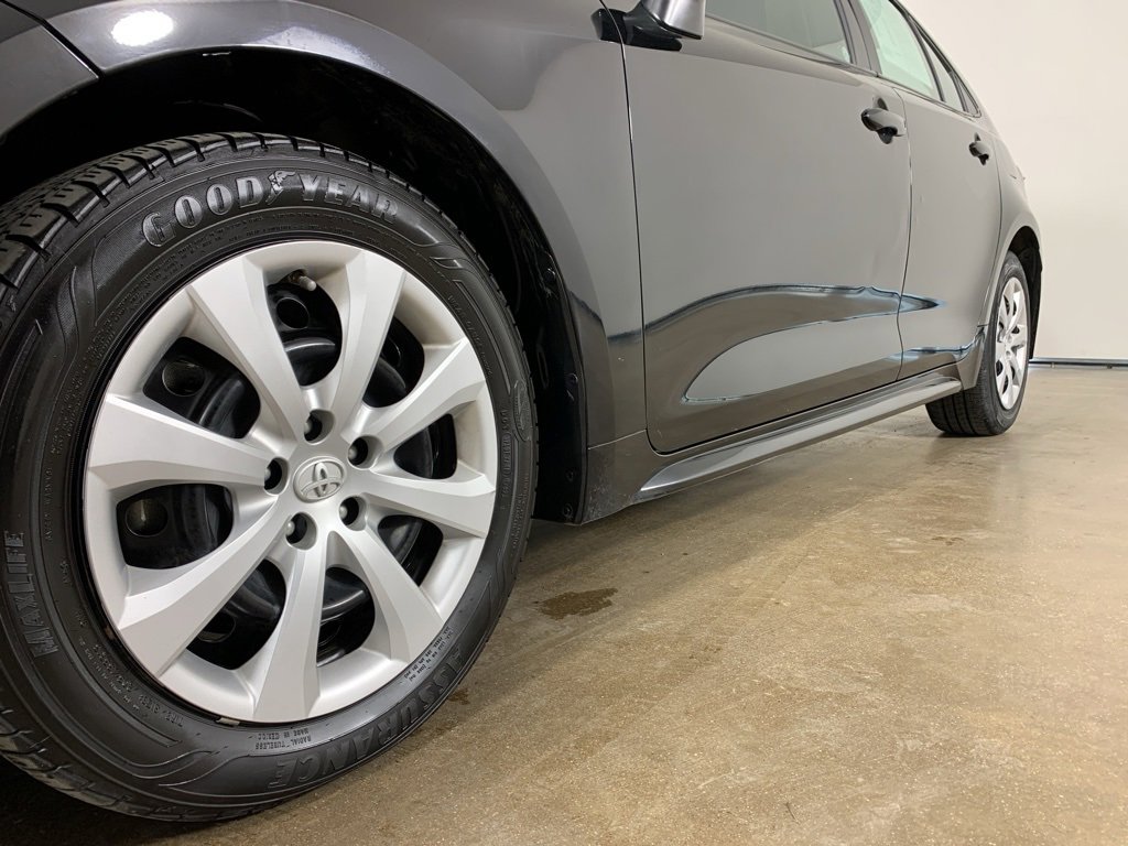 Used 2023 Toyota Corolla LE image 2