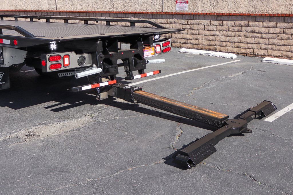 Used 2023 Ford F650 2WD Regular Cab Super Duty image 11