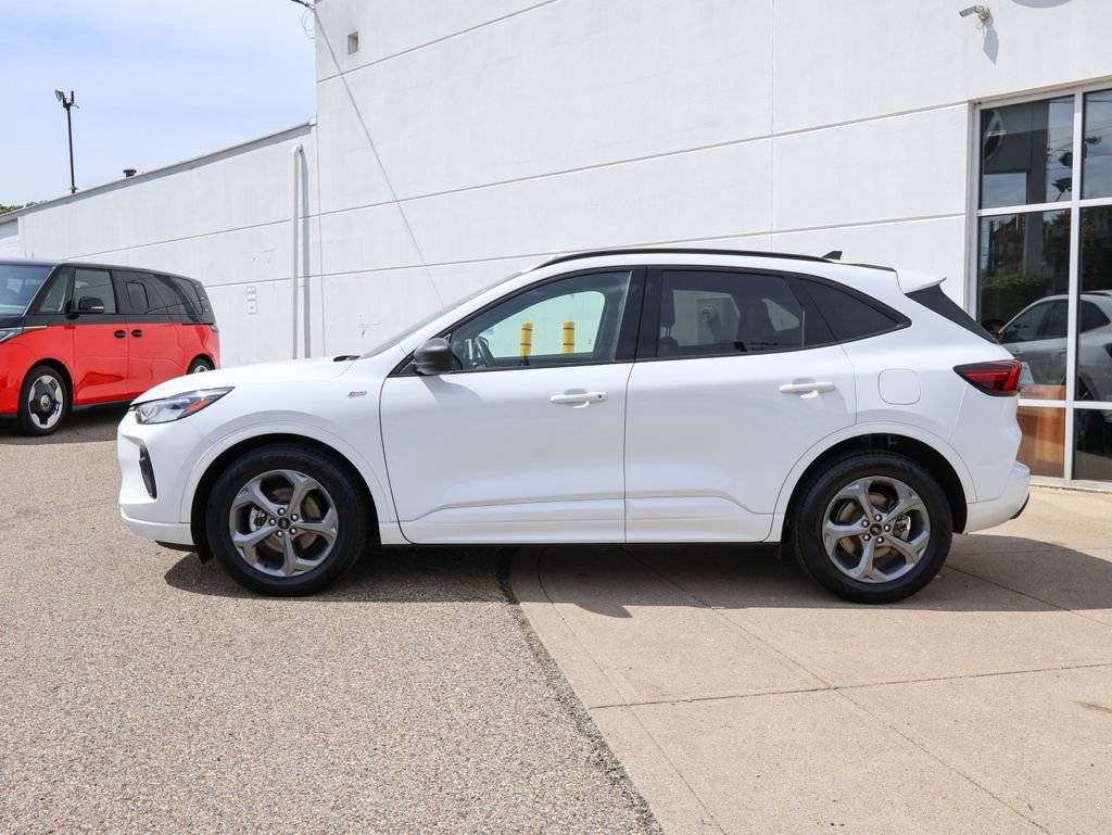 Used 2023 Ford Escape ST-Line w/ Equipment Group 301A FWD image 2