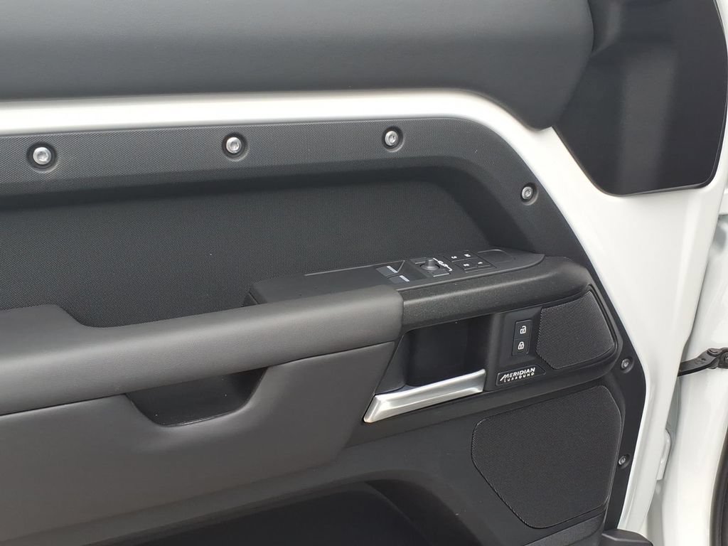 New 2026 Land Rover Defender 90 V8 AWD/4WD image 11