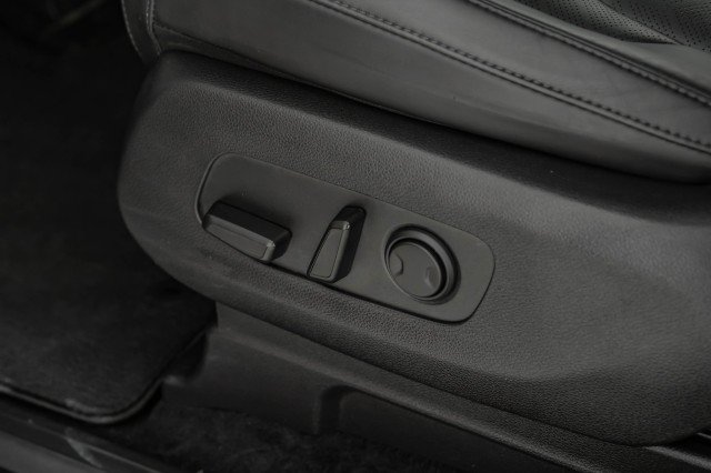 Used 2023 Kia Carnival LX FWD image 30
