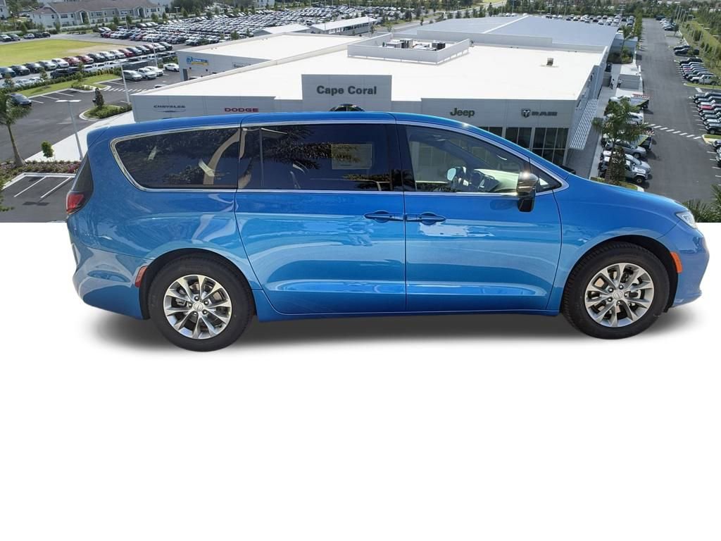 New 2026 Chrysler Pacifica Limited image 4