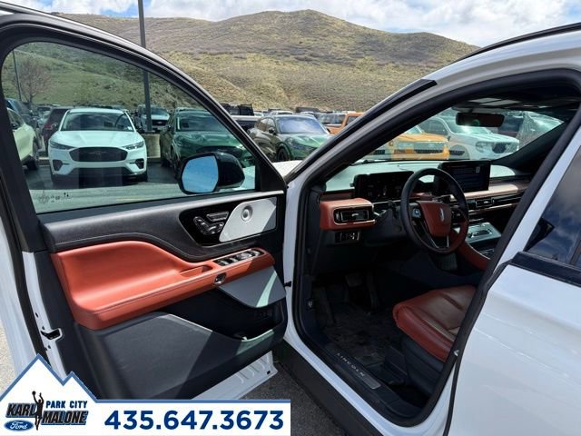 Used 2025 Lincoln Aviator Reserve w/ Equipment Group 201A image 10