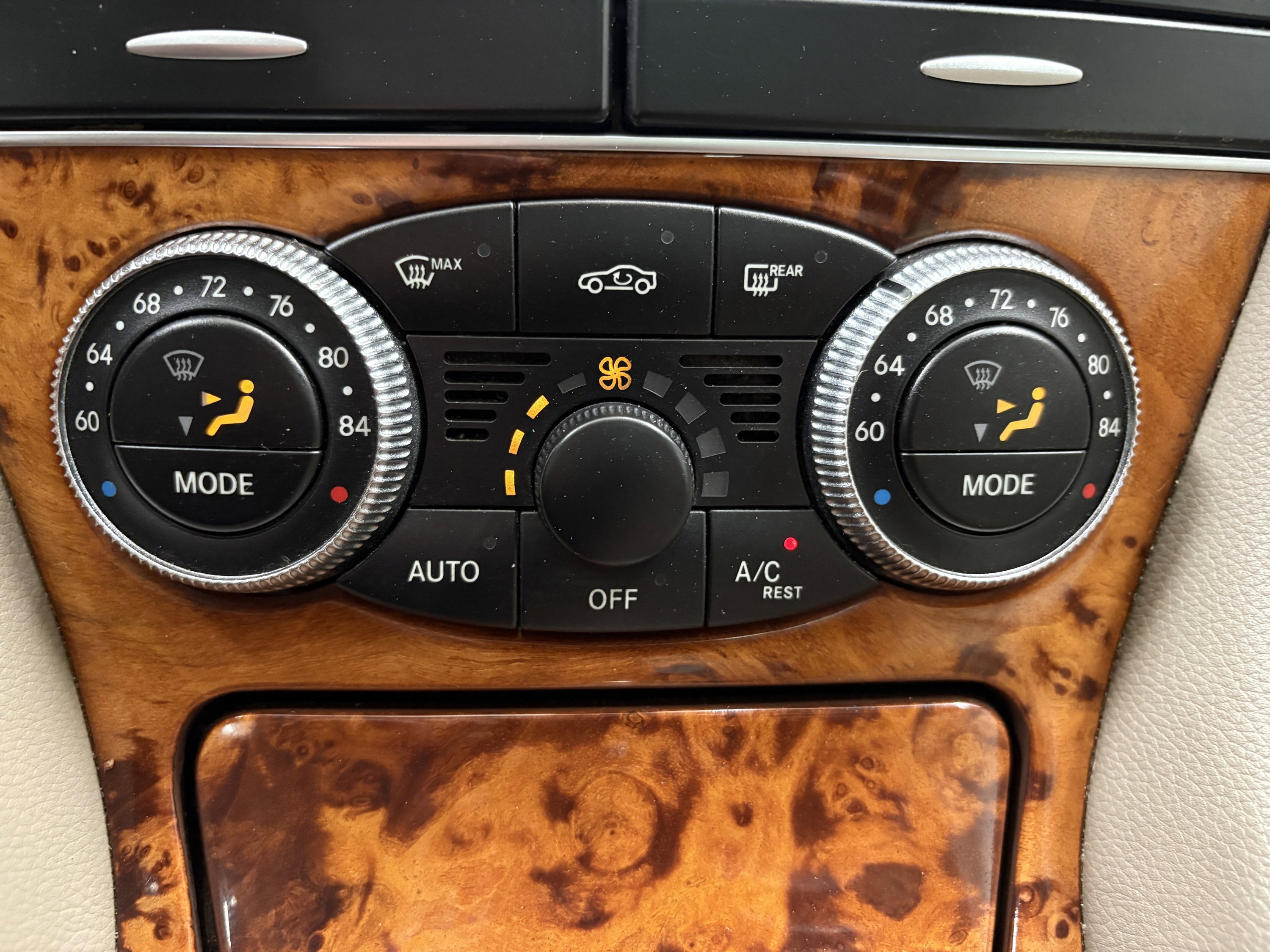 Used 2011 Mercedes-Benz SL 550 image 24