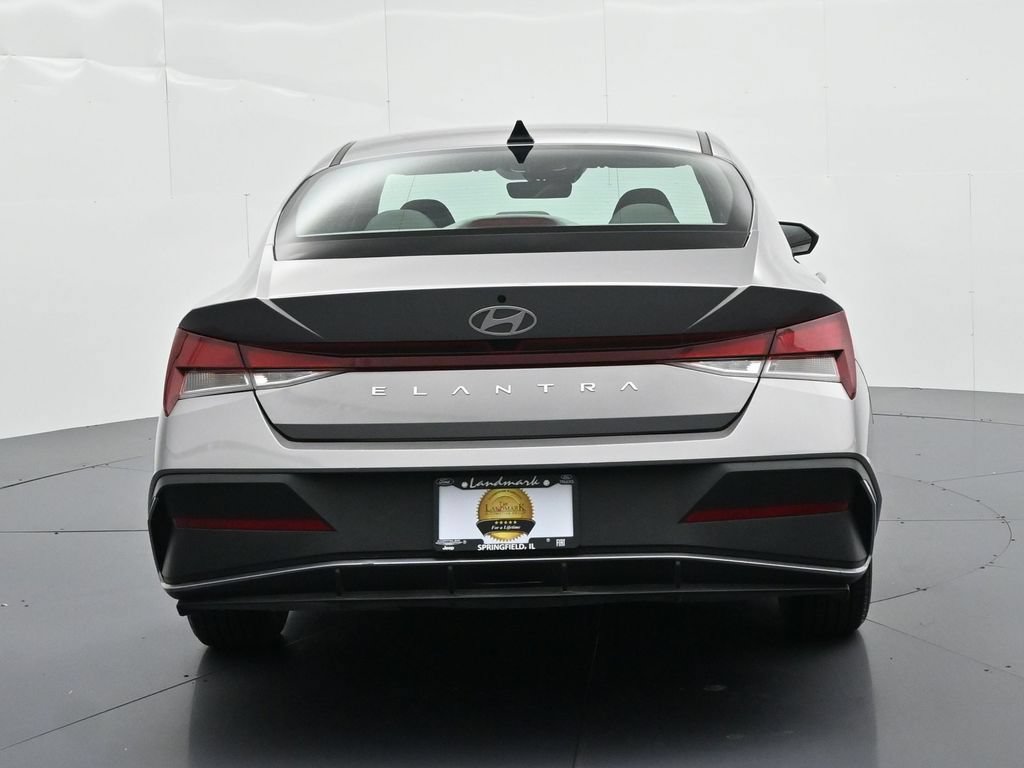 Used 2024 Hyundai Elantra SEL FWD image 7