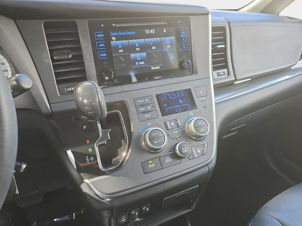 Used 2015 Toyota Sienna SE image 18