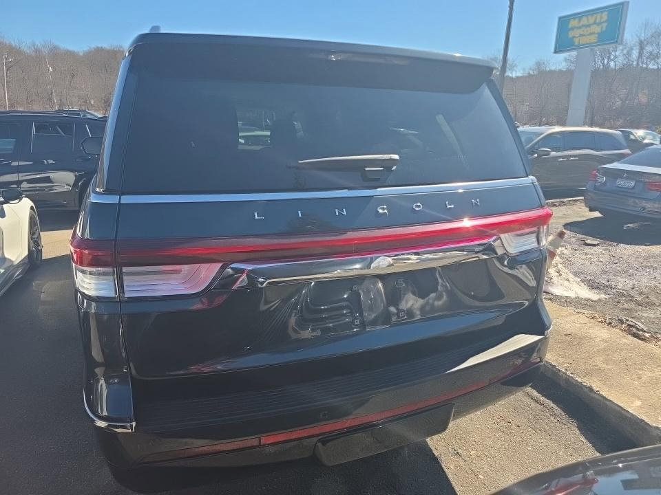 Used 2022 Lincoln Navigator L Reserve w/ Equipment Group 201A image 4