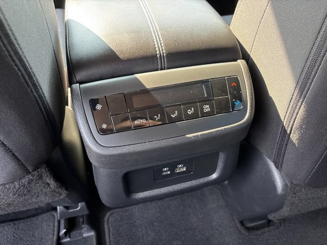 Used 2024 Nissan Pathfinder SV FWD image 14