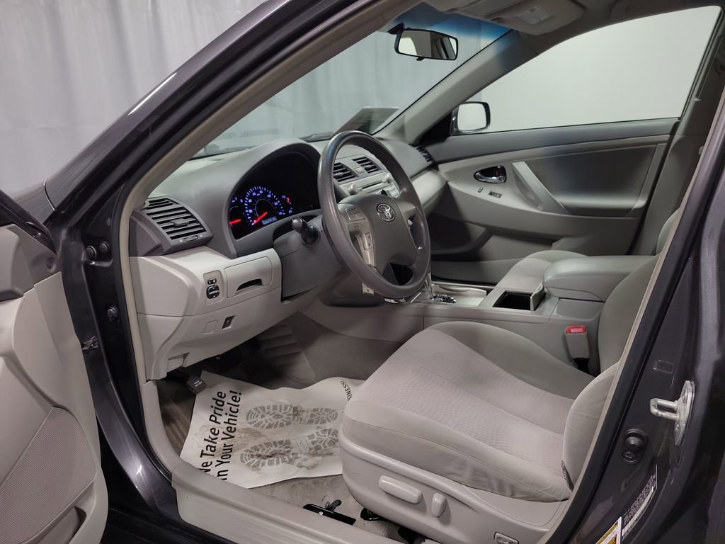 Used 2010 Toyota Camry LE image 12
