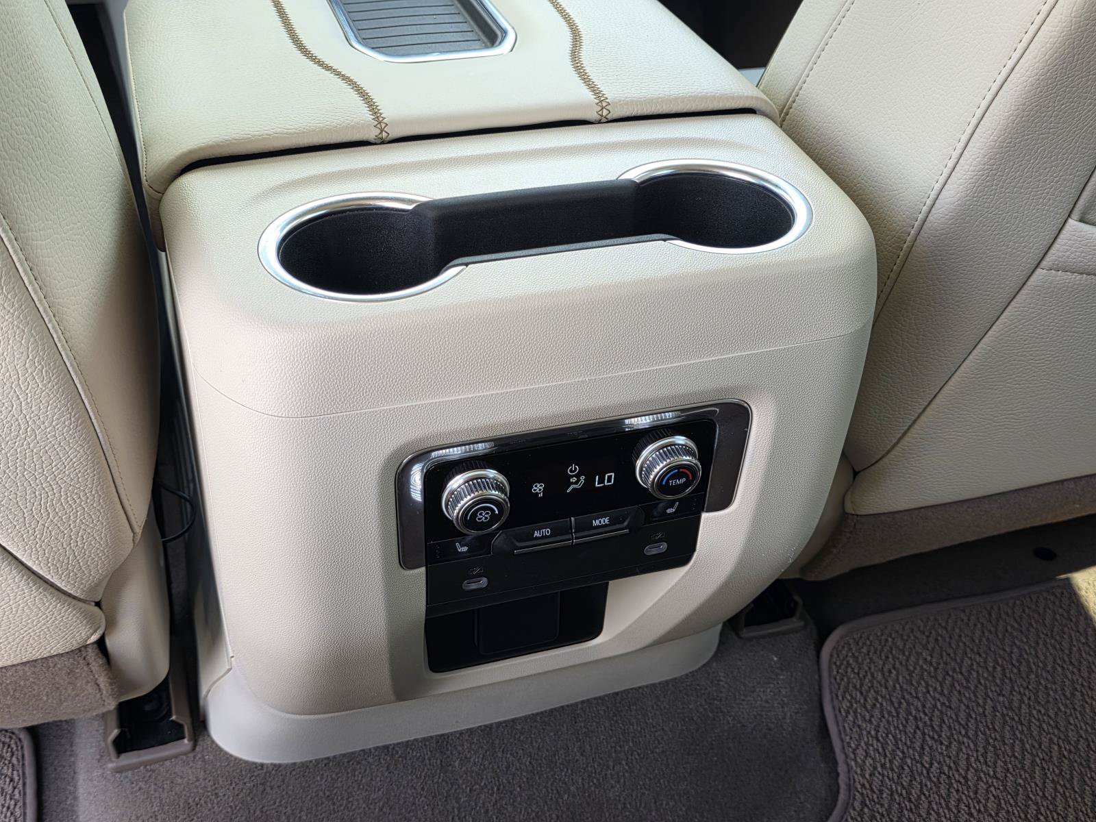 Used 2023 GMC Yukon XL Denali RWD image 14