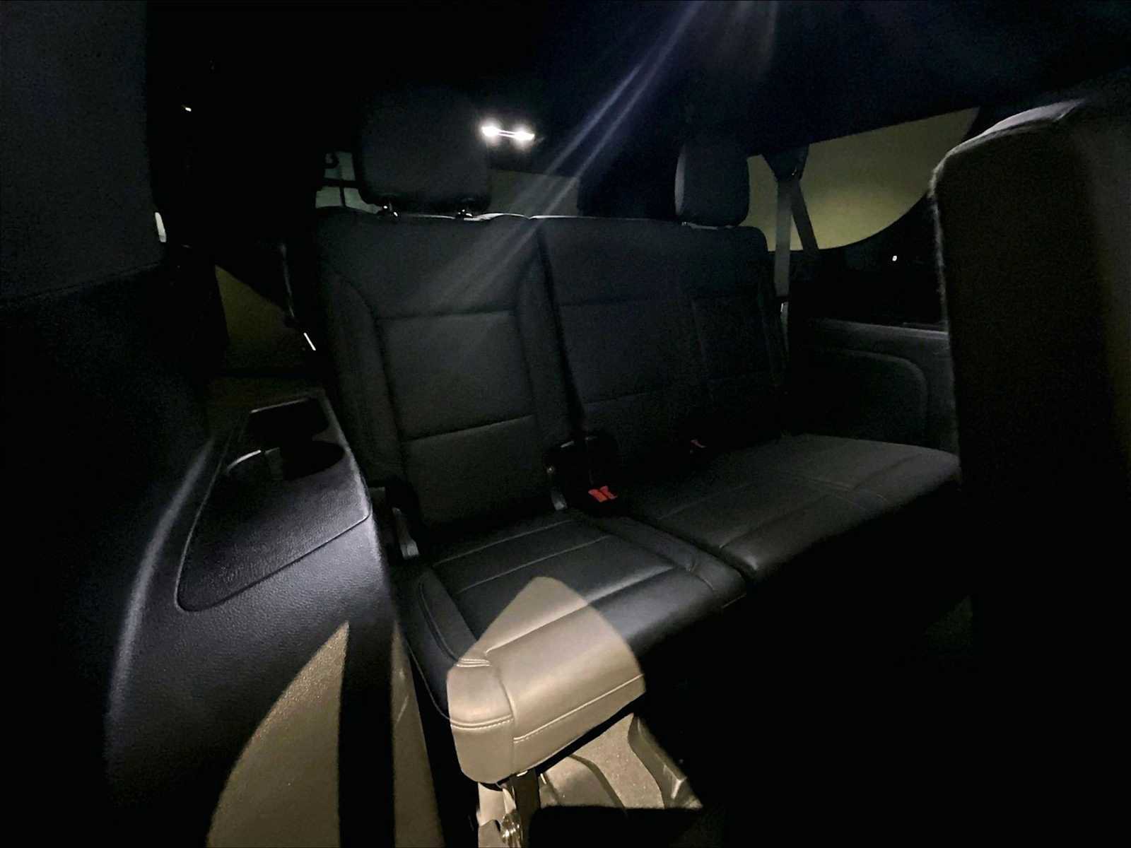 Used 2024 Chevrolet Suburban Z71 image 33