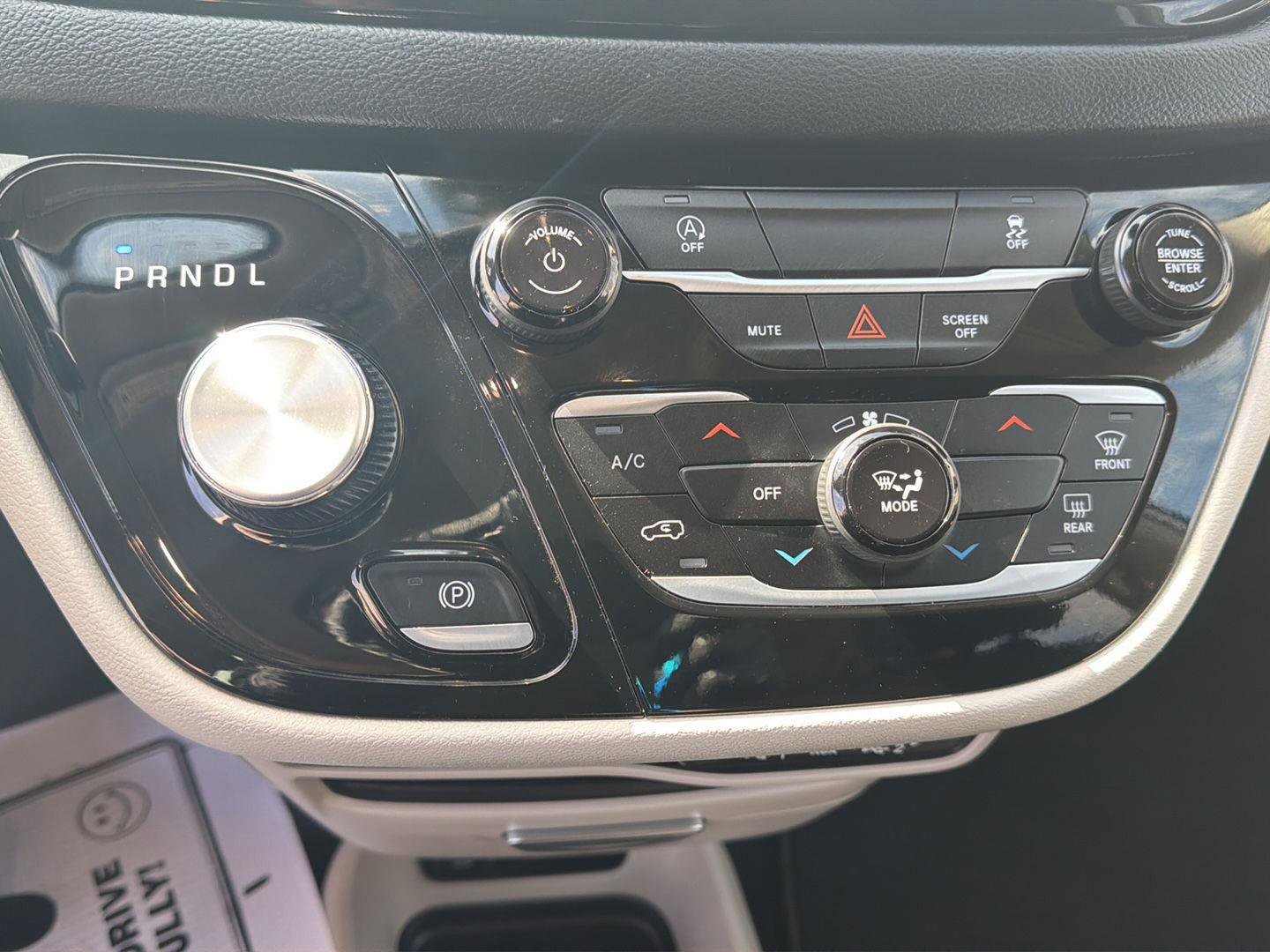 Used 2023 Chrysler Voyager LX image 19