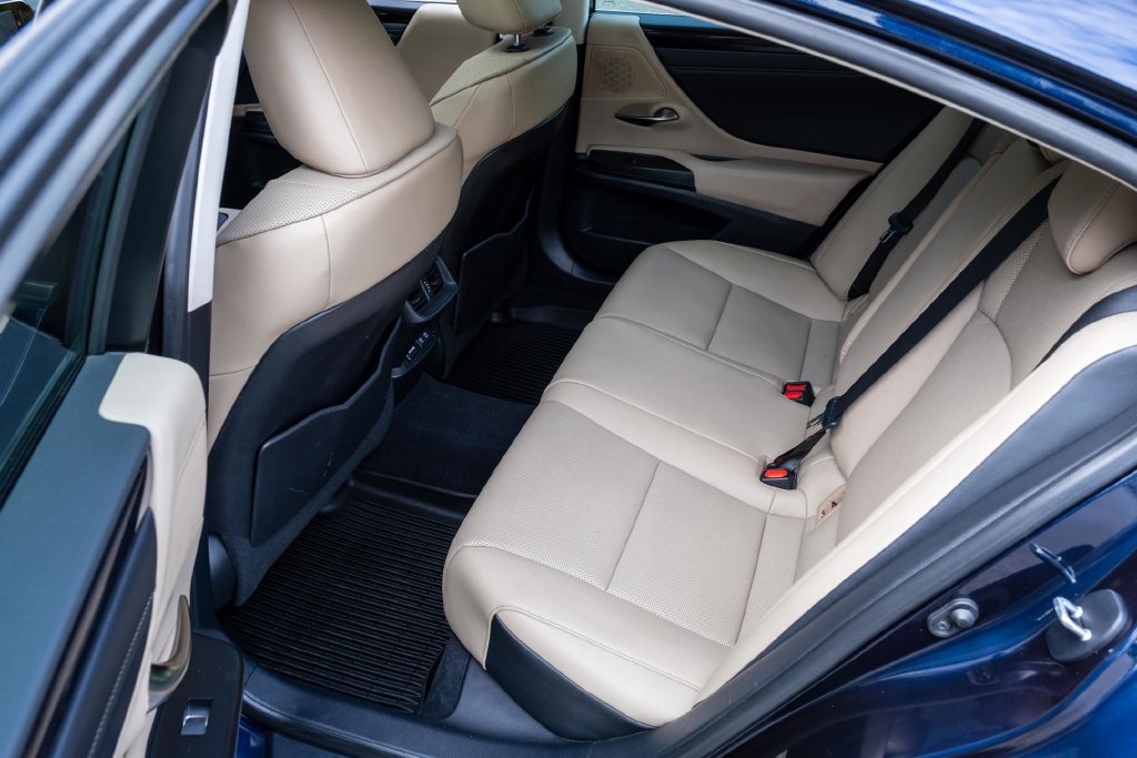 Used 2021 Lexus ES 350 w/ Premium Package FWD image 29