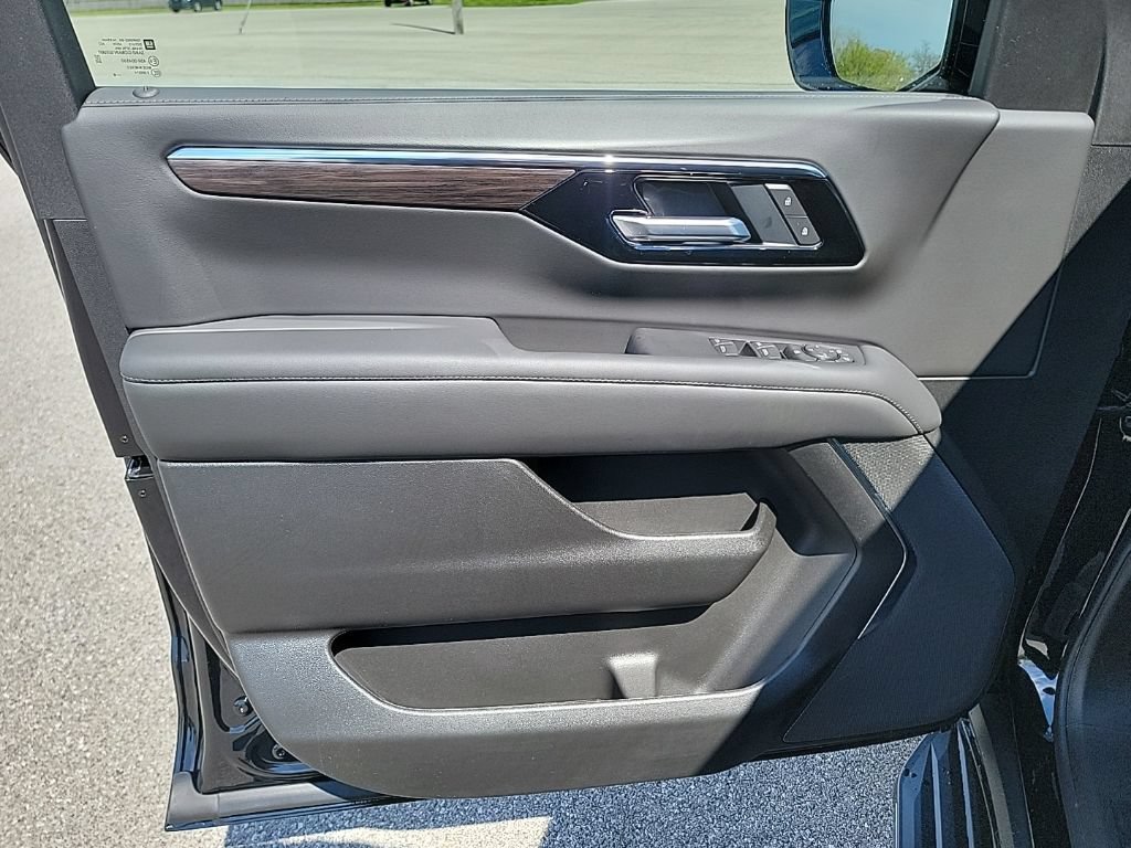 New 2026 Chevrolet Tahoe LS w/ LPO, Dark Essentials Package AWD/4WD image 30