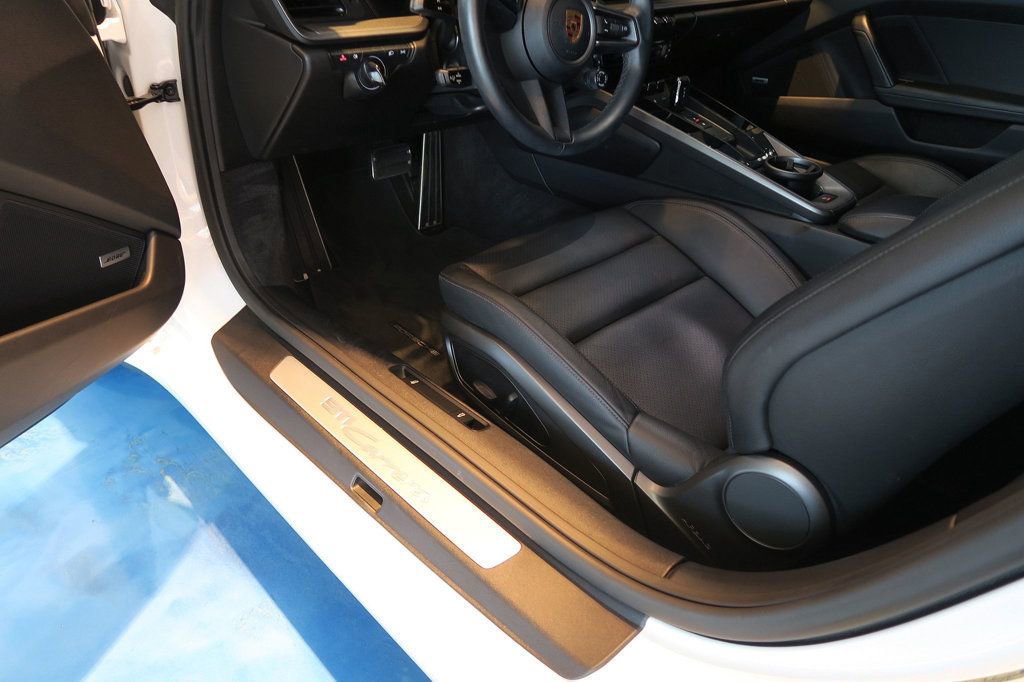 Used 2022 Porsche 911 Carrera image 11