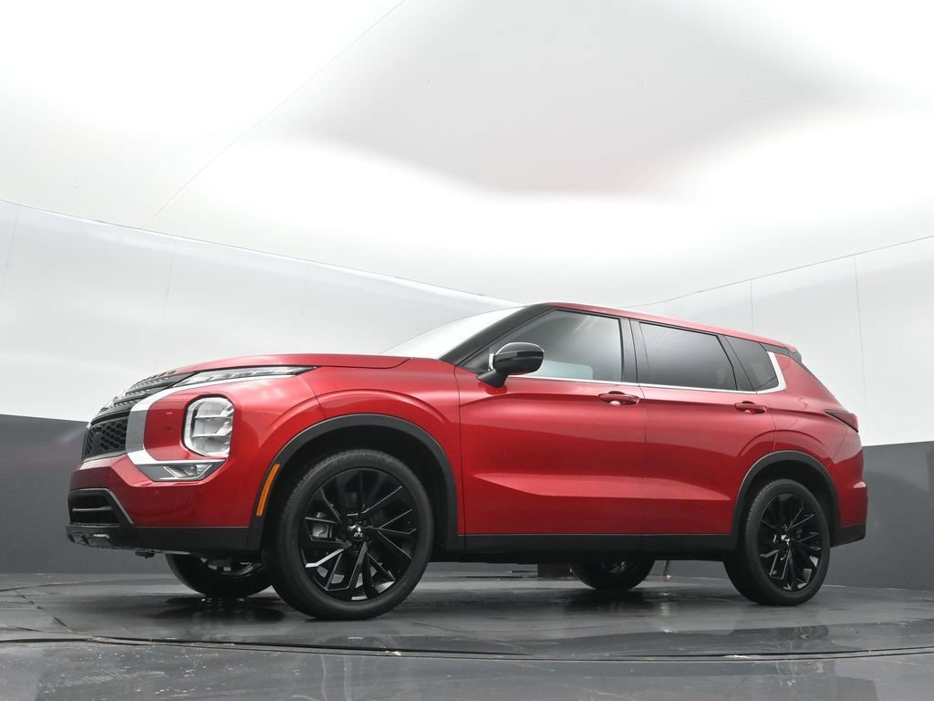 Used 2023 Mitsubishi Outlander SE image 11