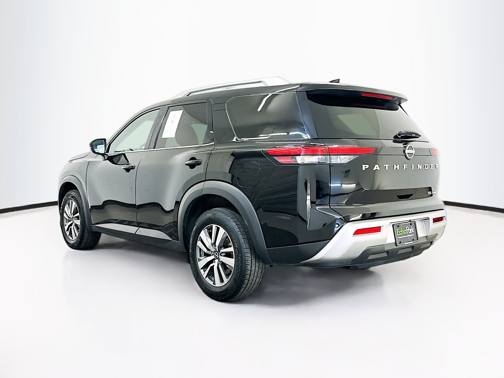 Used 2025 Nissan Pathfinder SL image 5