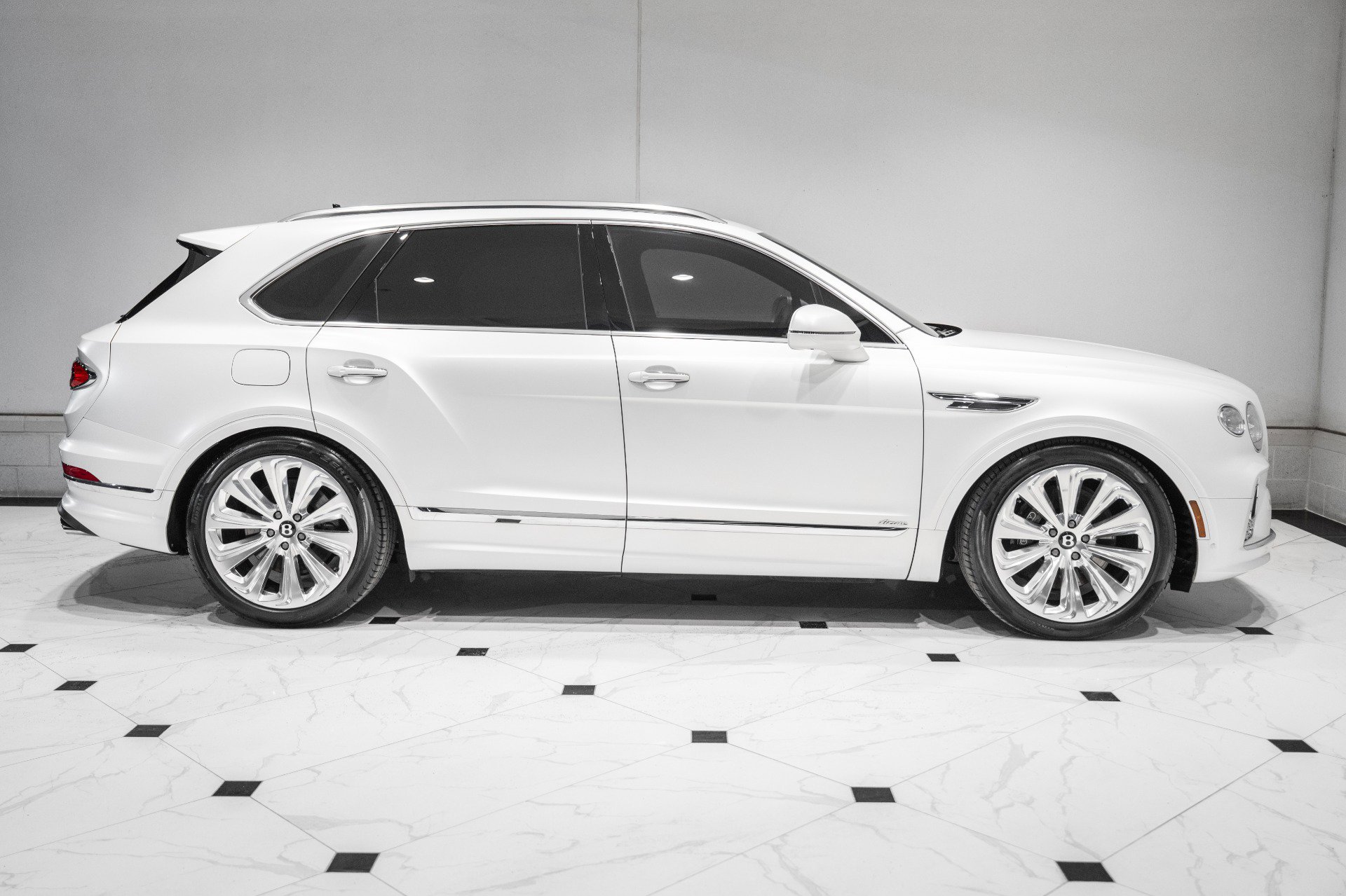 Used 2023 Bentley Bentayga image 5