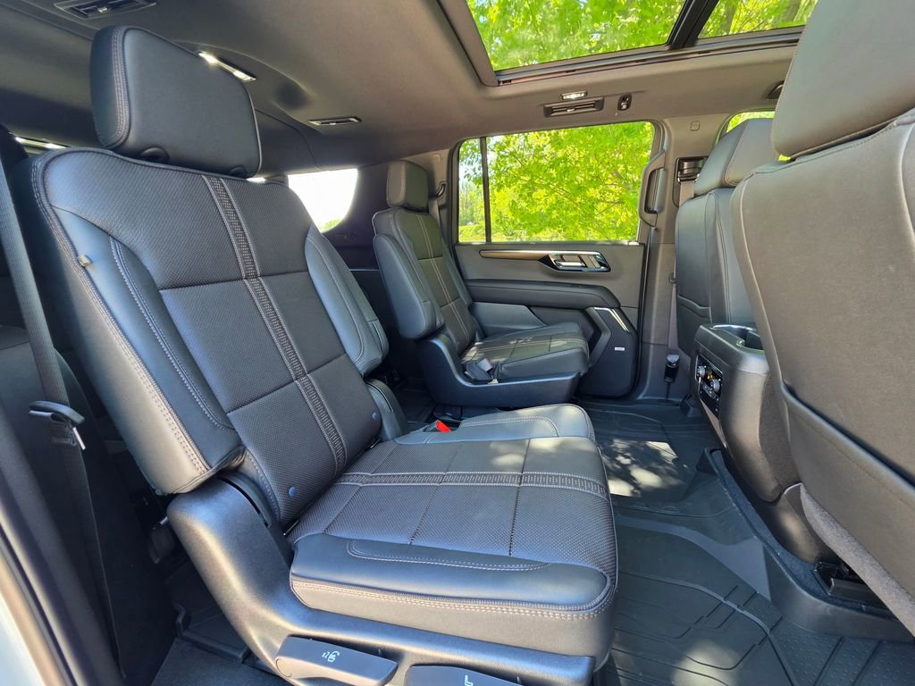 New 2026 Chevrolet Suburban High Country image 11