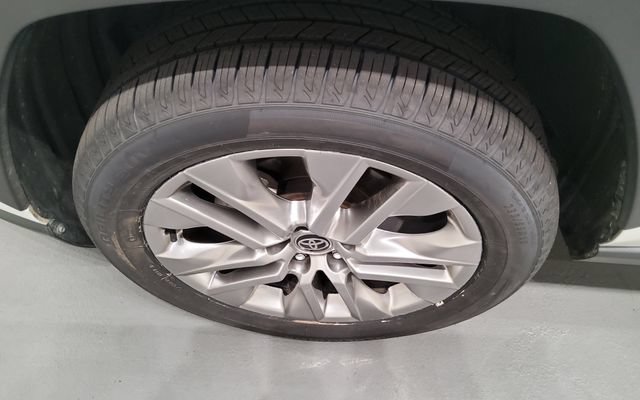 Used 2020 Toyota RAV4 Limited AWD/4WD image 30