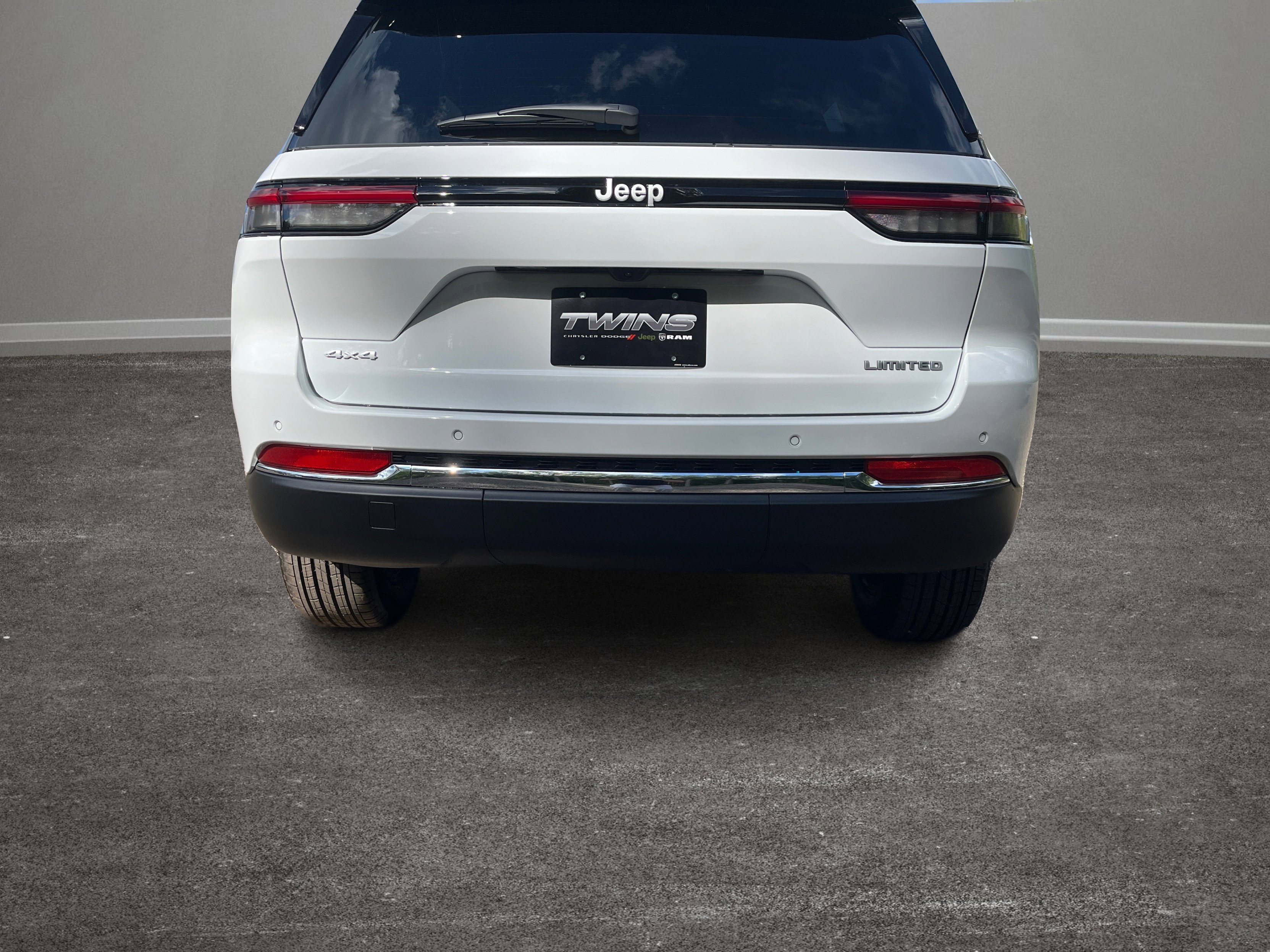 New 2025 Jeep Grand Cherokee Limited image 30