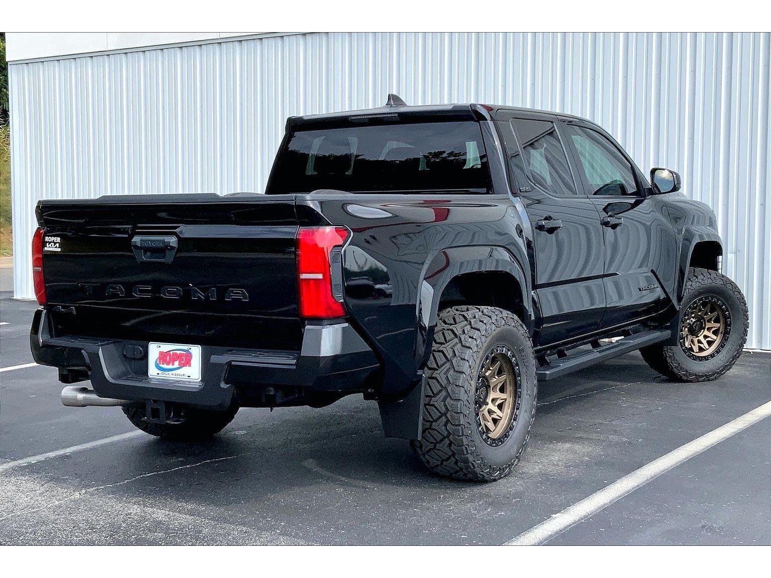 Used 2024 Toyota Tacoma SR5 AWD/4WD image 11