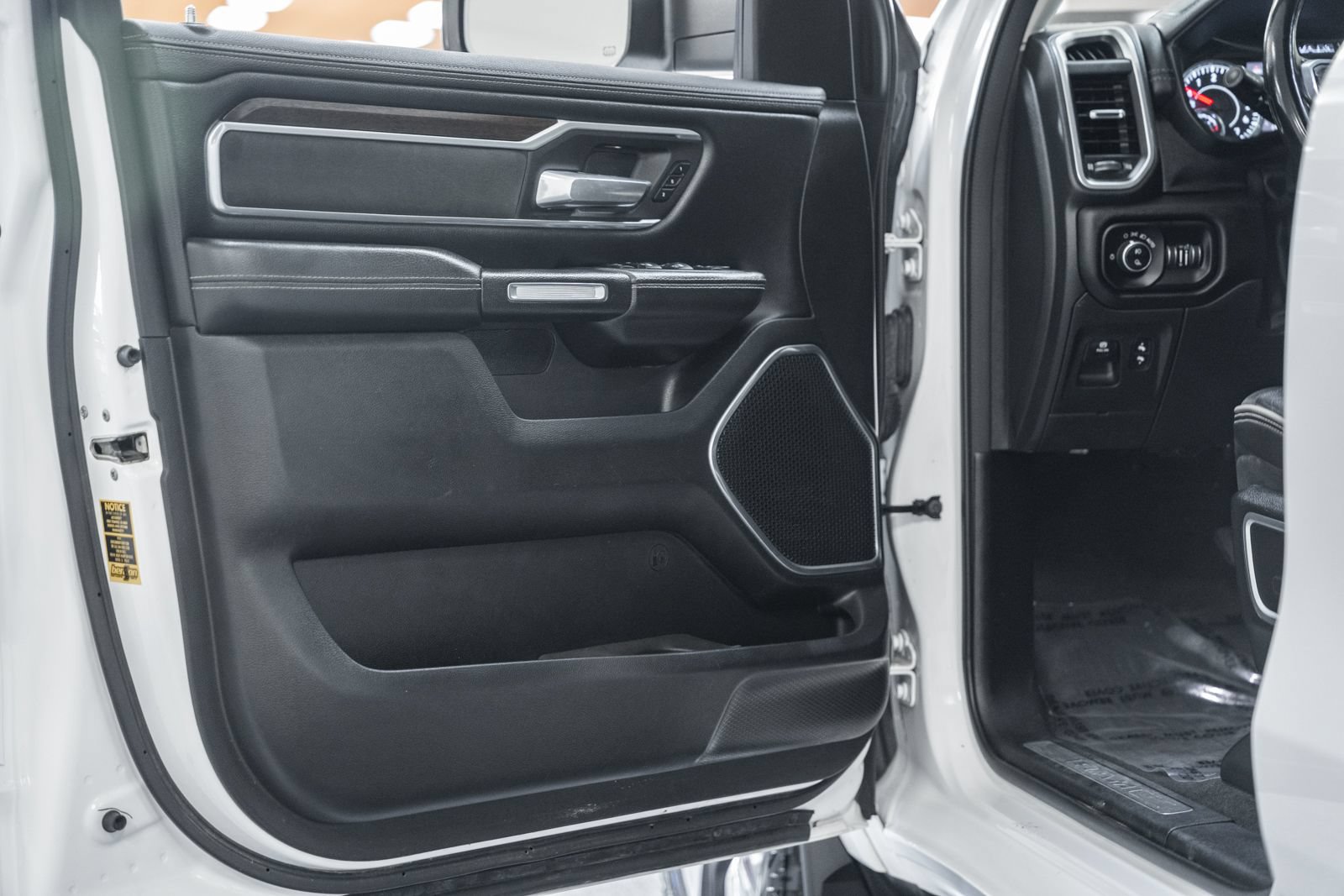 Used 2022 RAM 1500 Laramie AWD/4WD image 43