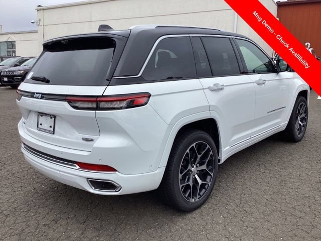Used 2023 Jeep Grand Cherokee Summit AWD/4WD image 4