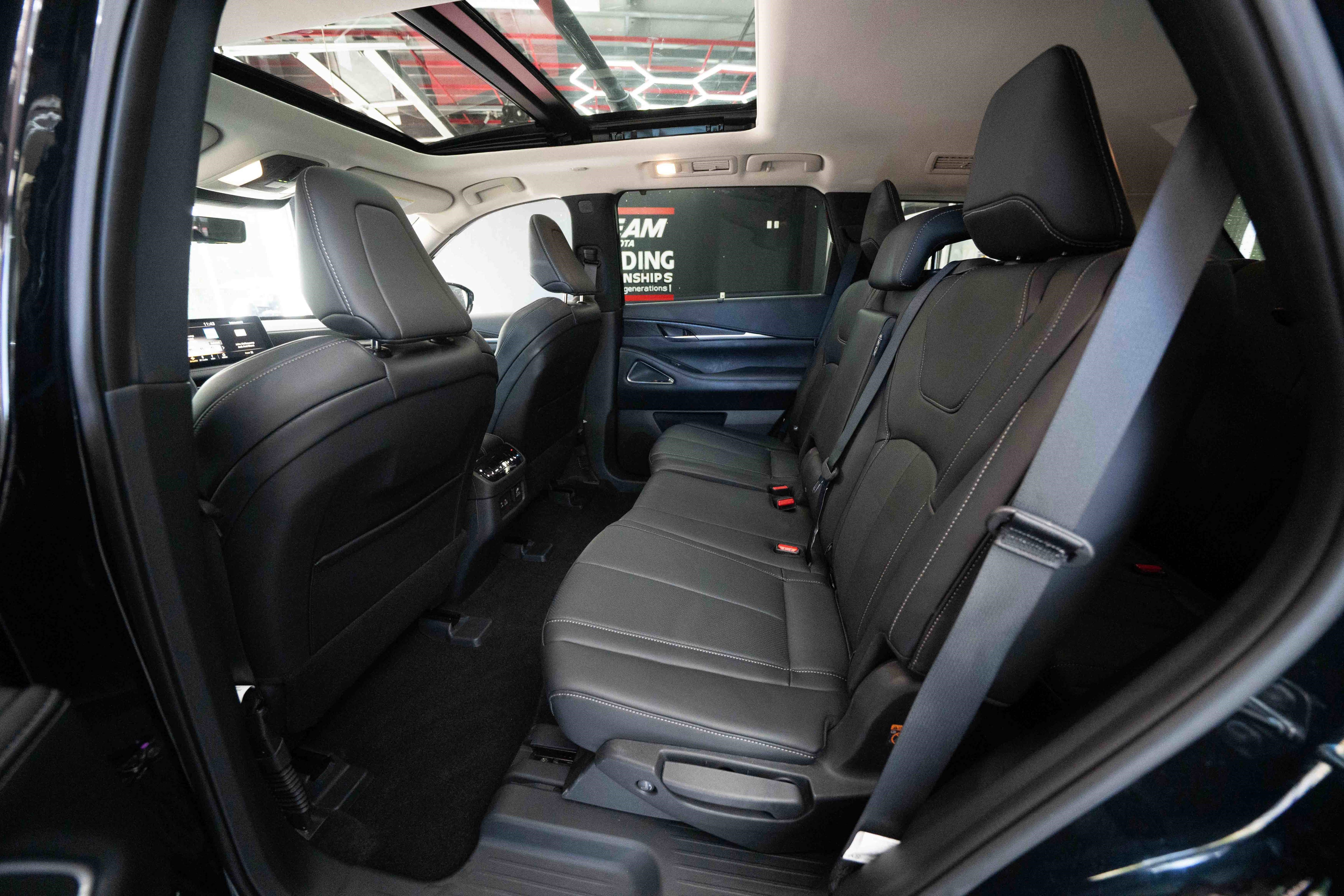 Used 2025 INFINITI QX60 Sensory w/ Vision Package image 23