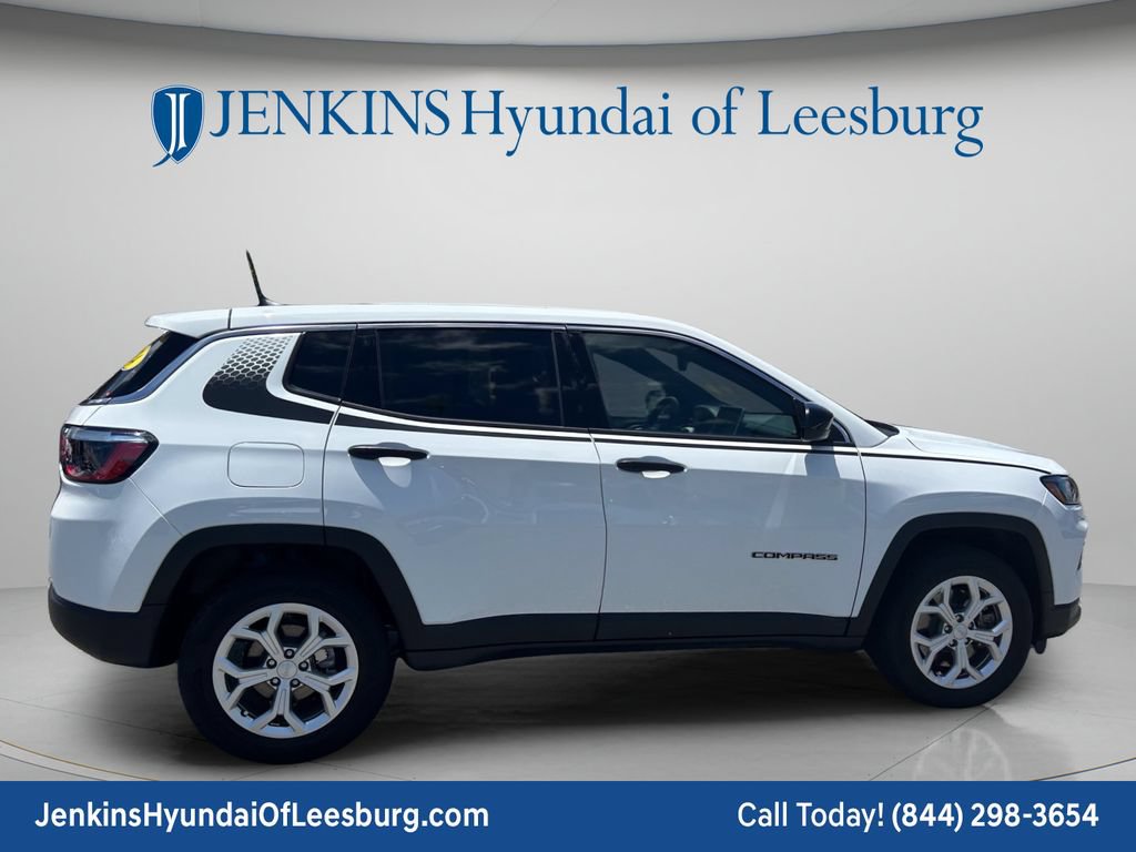 Used 2024 Jeep Compass Sport w/ Mopar Graphics Package AWD/4WD image 4