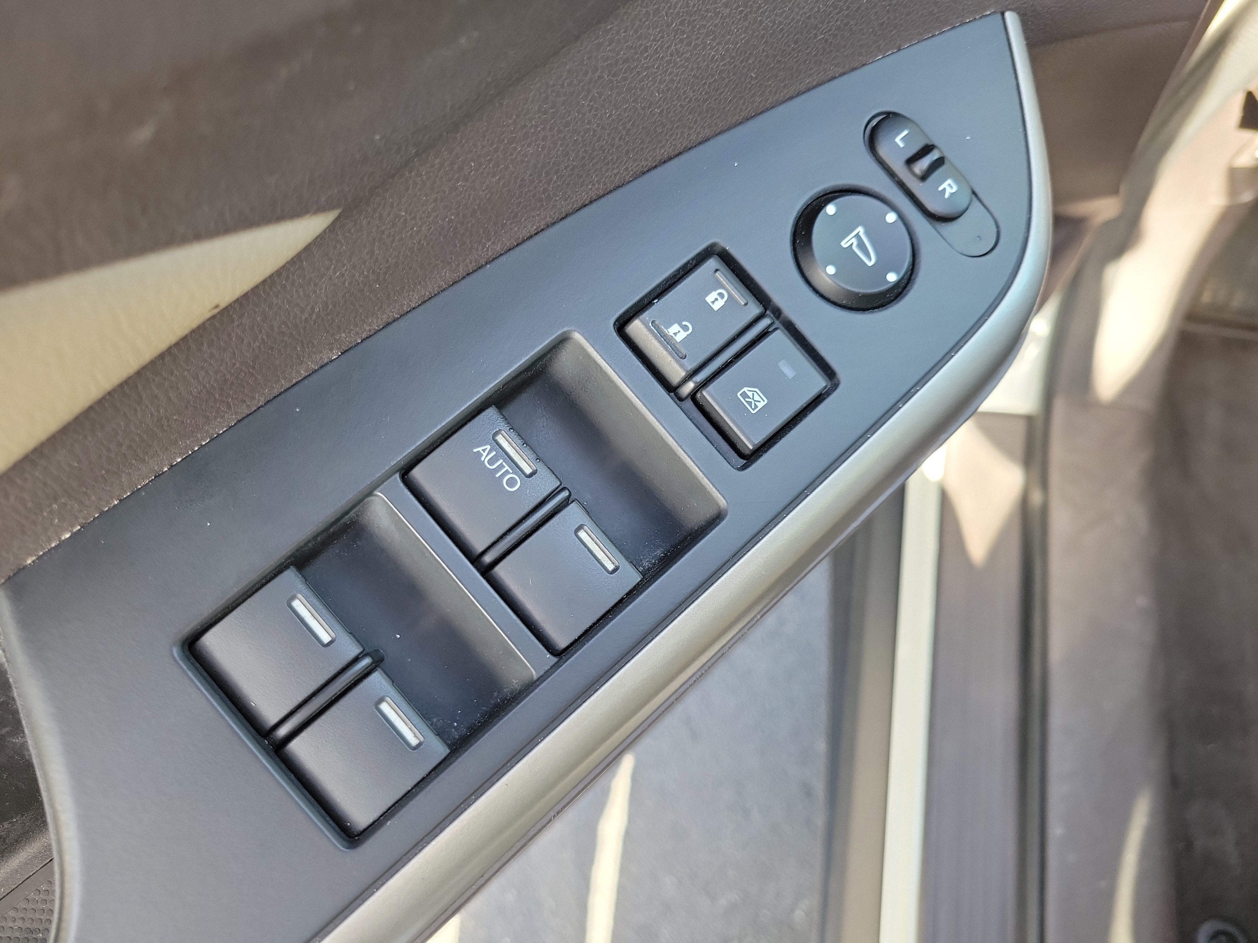 Used 2014 Honda CR-V EX-L image 17