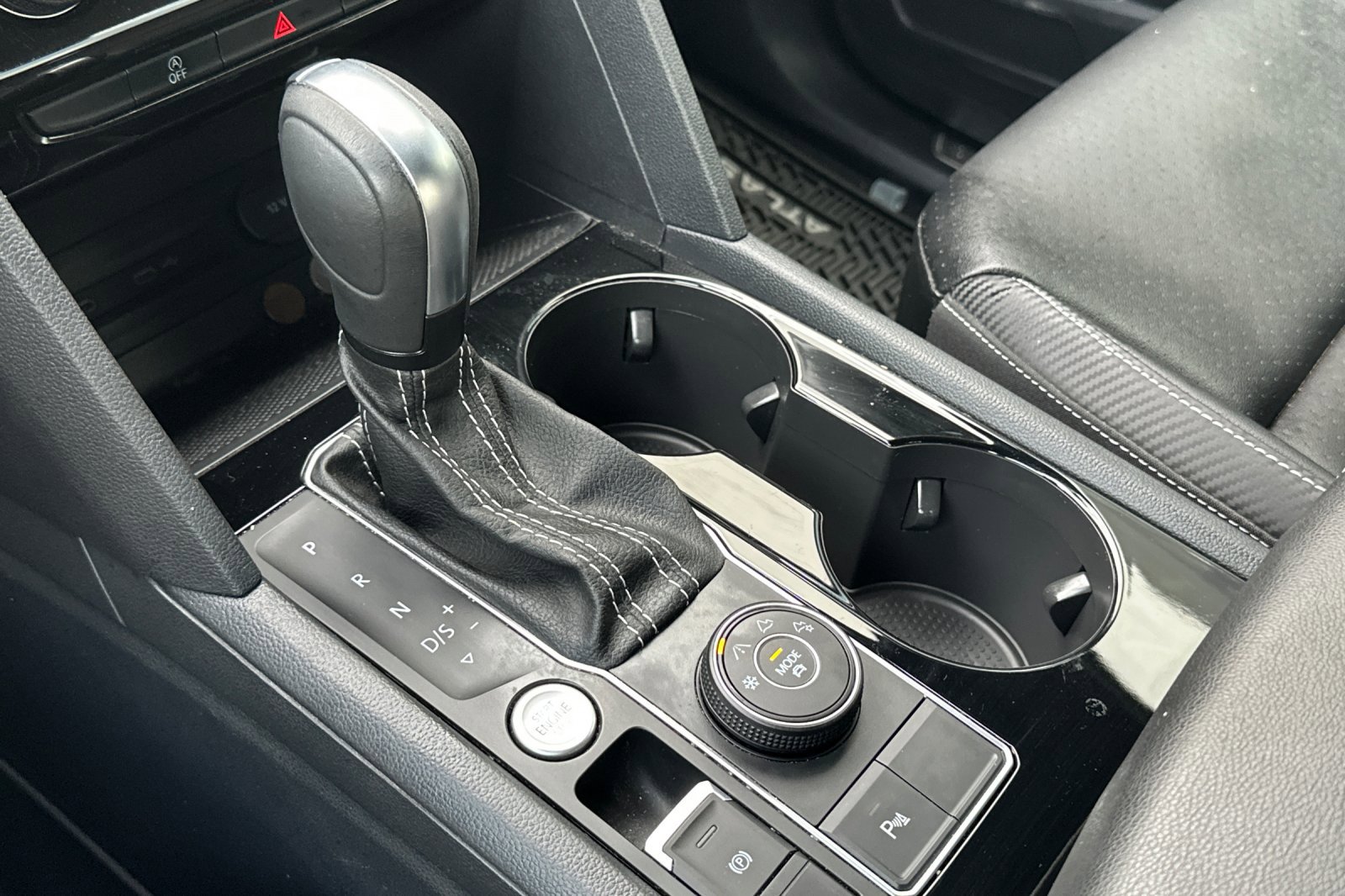 Used 2022 Volkswagen Atlas Cross Sport SE image 21