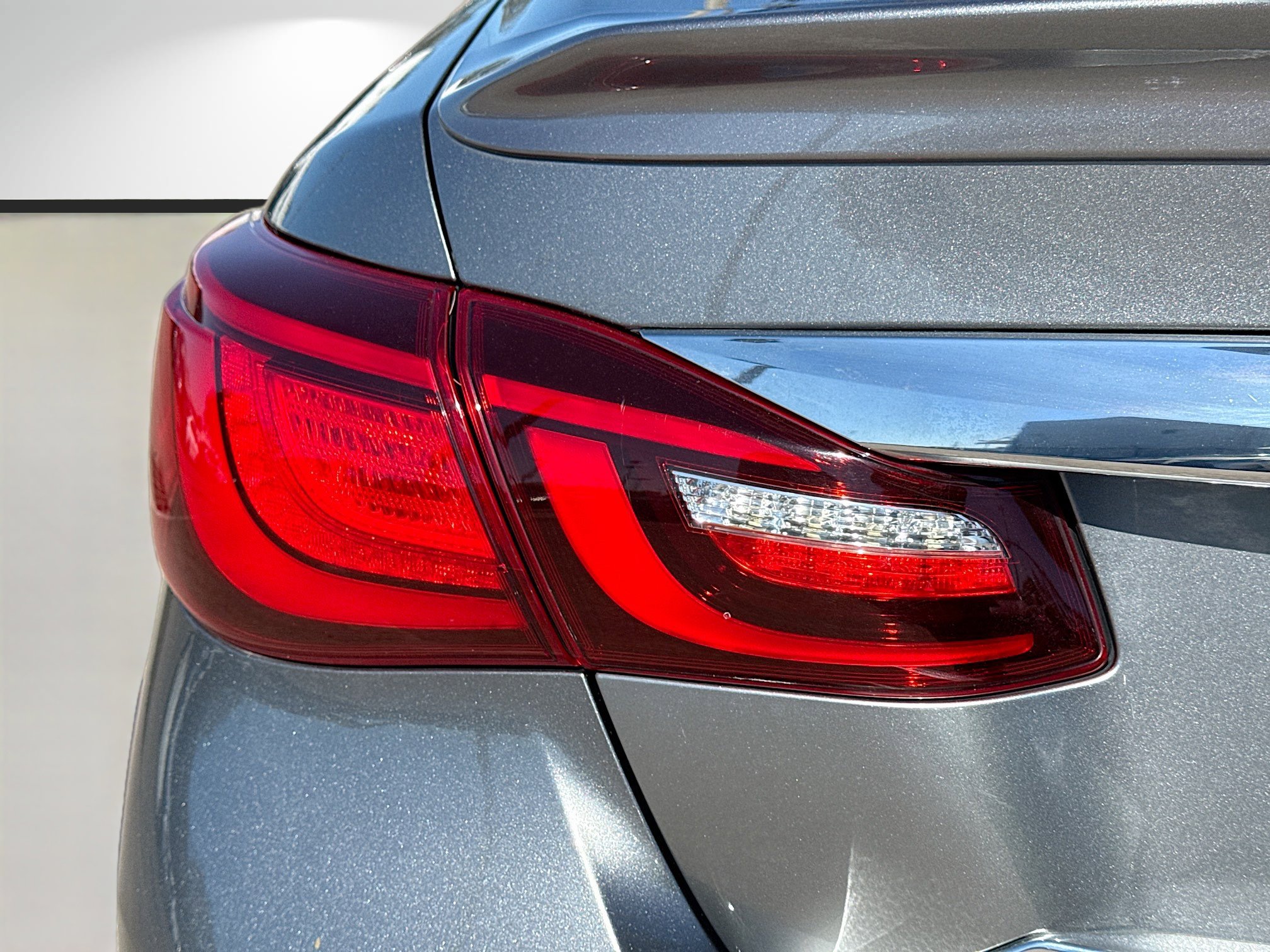 Used 2019 INFINITI Q70 Luxe w/ Sport Package image 10