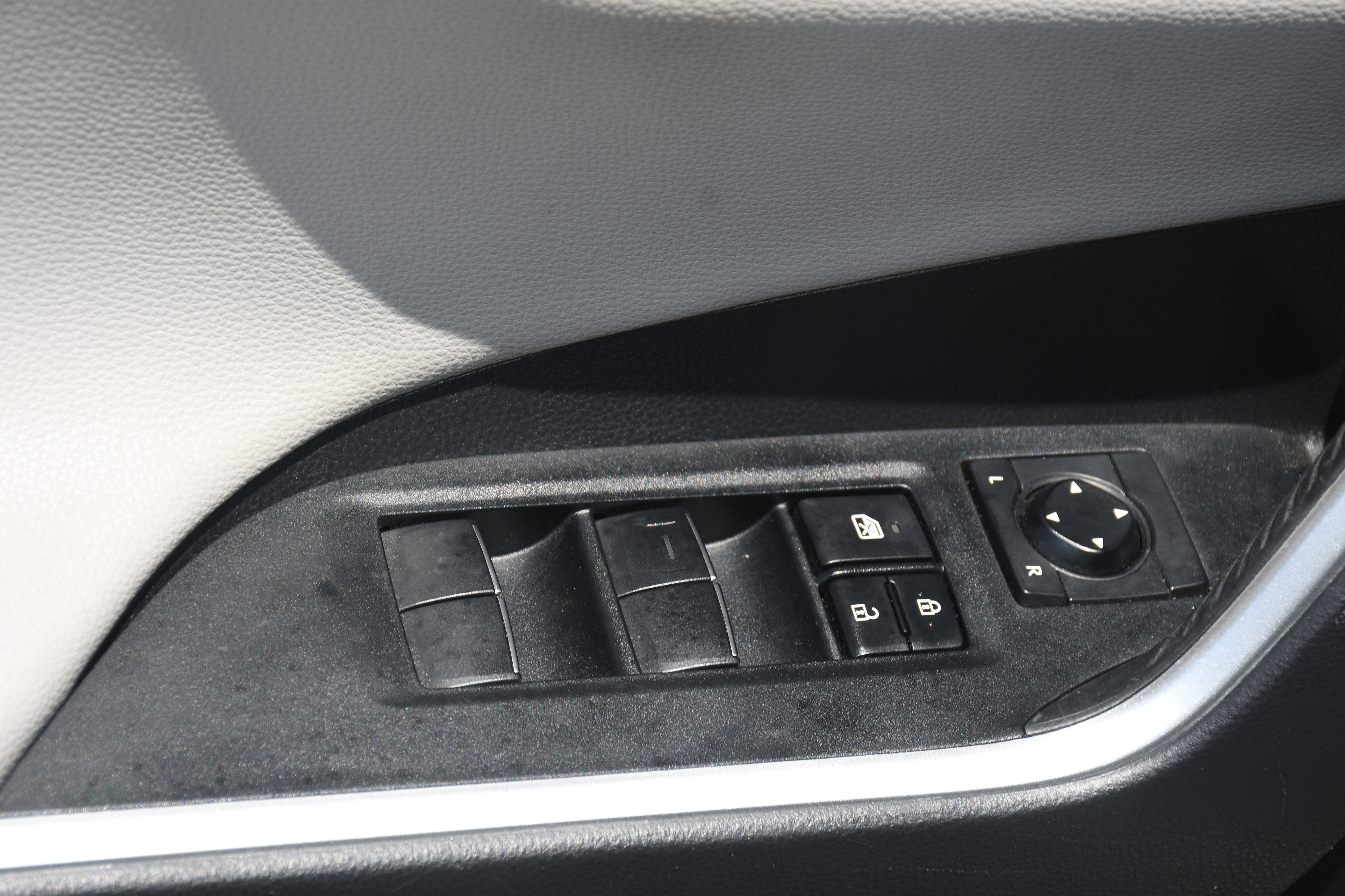 Used 2021 Toyota RAV4 Limited w/ Limited Grade Weather Package FWD image 11