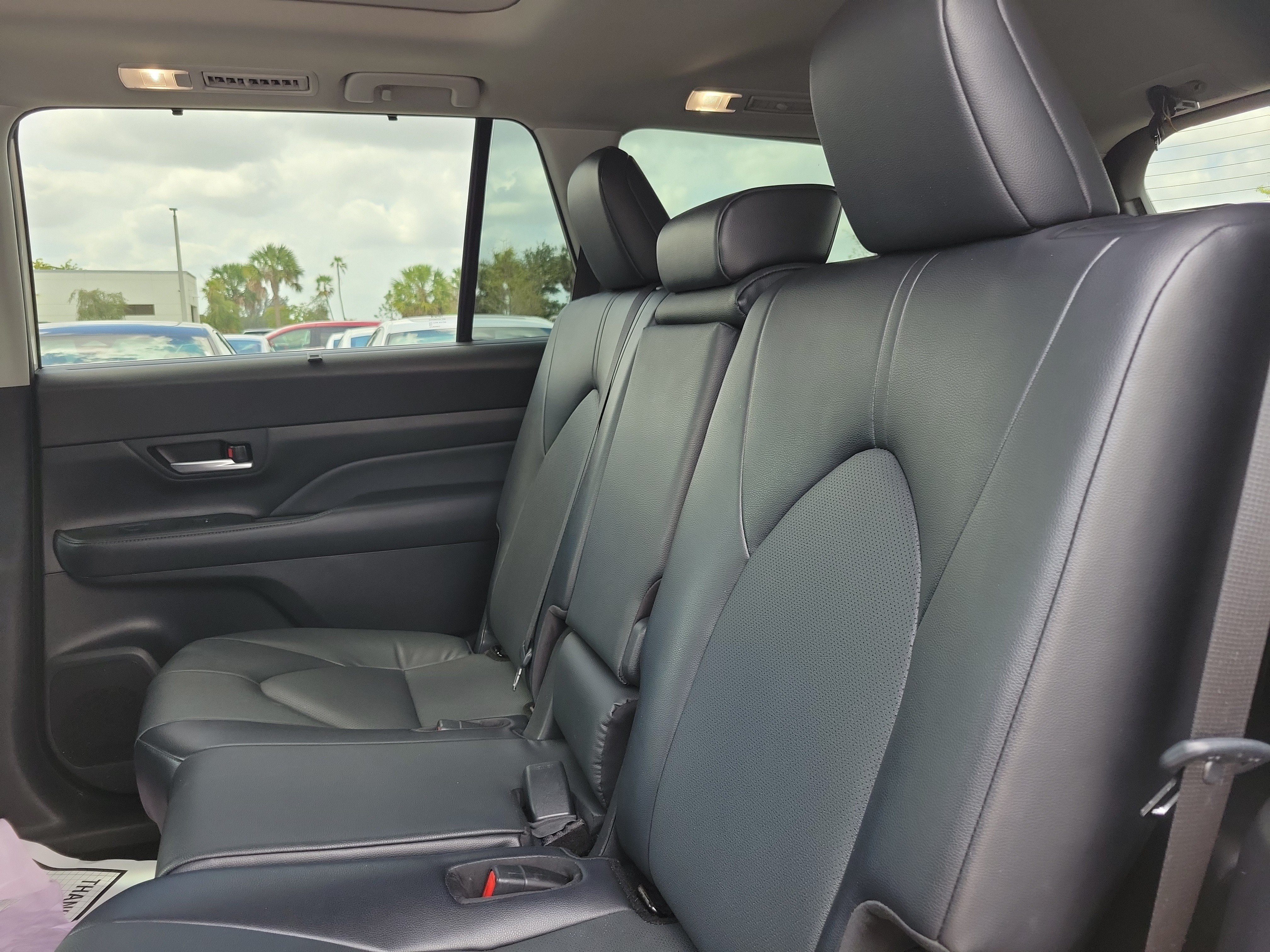 Used 2024 Toyota Grand Highlander XLE FWD image 17