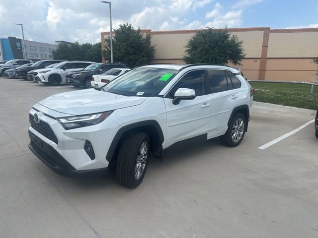 Used 2025 Toyota RAV4 XLE Premium image 5
