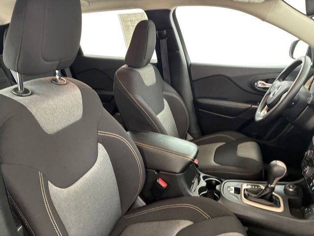 Used 2016 Jeep Cherokee Sport w/ Safety Group image 14
