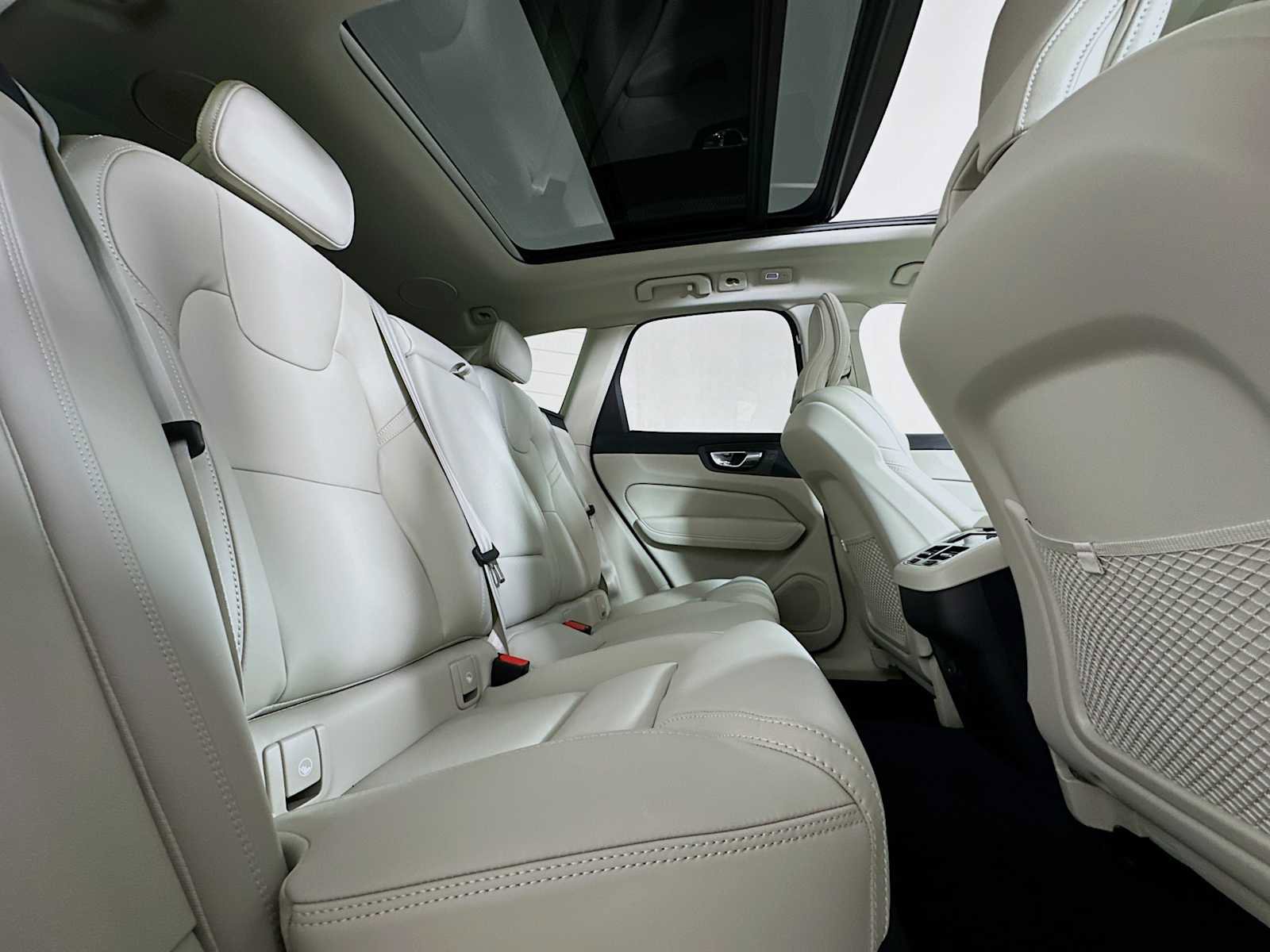 New 2026 Volvo XC60 B5 Ultra w/ Protection Package Premier image 26