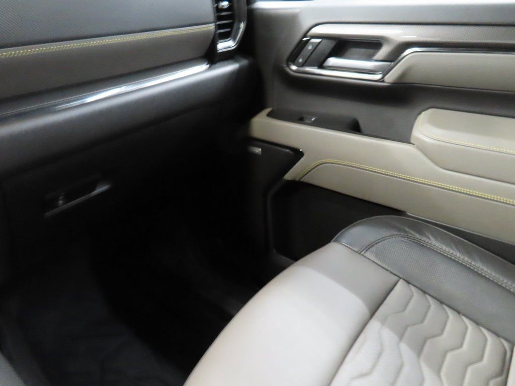 Used 2025 Chevrolet Silverado 2500 ZR2 w/ Technology Package image 23