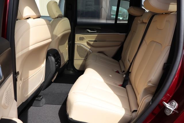 New 2026 Jeep Grand Cherokee Limited AWD/4WD image 38