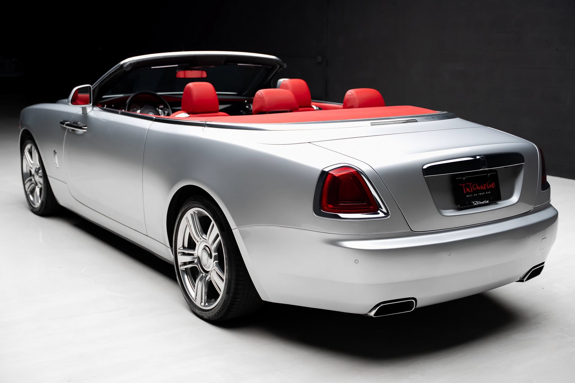 Used 2017 Rolls-Royce Dawn RWD image 27
