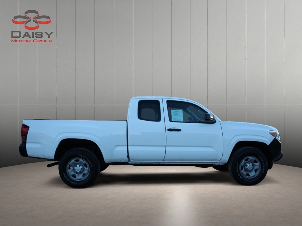 Used 2016 Toyota Tacoma SR image 4