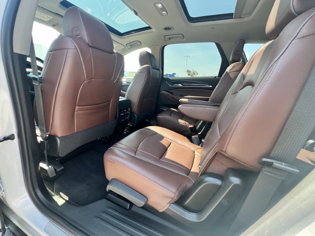 Used 2018 Buick Enclave Avenir w/ Avenir Technology Package AWD/4WD image 32