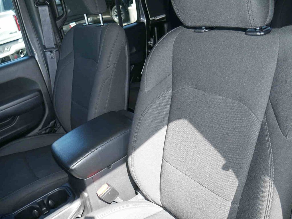 Certified 2023 Jeep Gladiator Willys image 27