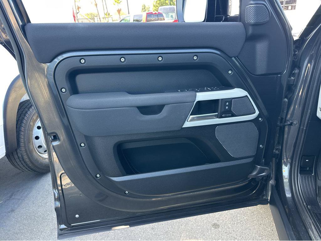 Used 2023 Land Rover Defender 110 SE AWD/4WD image 15